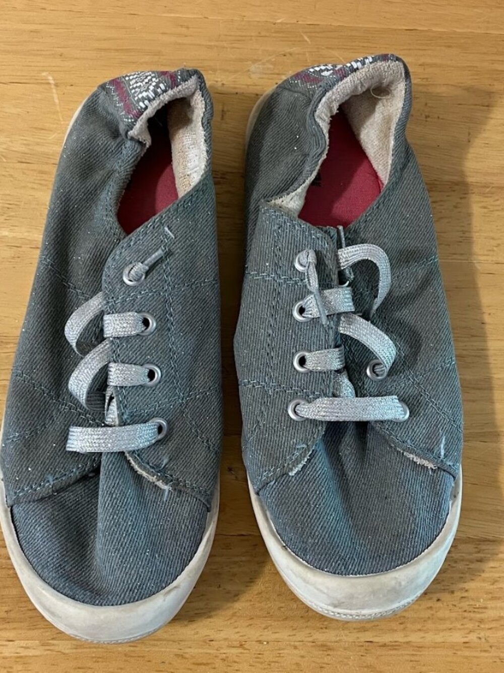 Madden NYC Canvas Shoes, Size 5